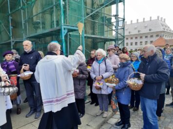 Święcenie pokarmów w katedrze wrocławskiej