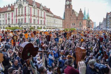 Powrót Gitarowego Rekordu Świata na wrocławski Rynek