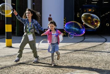 Pokieruj tramwajem, zagraj w kosza z mistrzami, zobacz świat w mikroskali – MPK Wrocław zaprasza na rodzinną imprezę