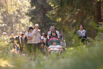 „Łączą nas góry – na szlaku z Merrell”: ruszają wycieczki górskie po Sudetach dla osób z niepełnosprawnościami