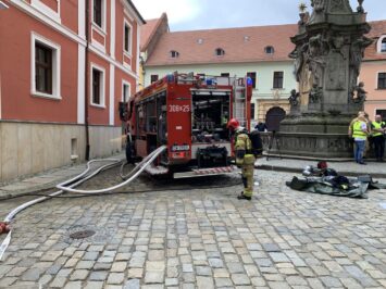 Co robią strażacy na Ostrowie Tumskim?