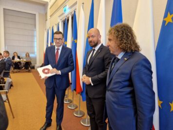 Samorządowcy wręczyli premierowi „białą księgę”