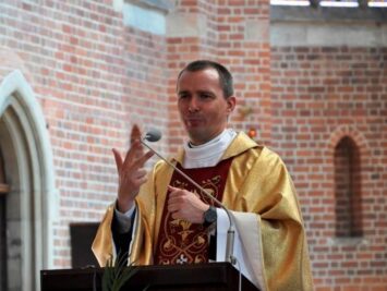 Pracuje z niesłyszącymi od 11 lat. Rozmowa z ks. Tomaszem Filinowiczem, krajowym duszpasterzem osób niesłyszących