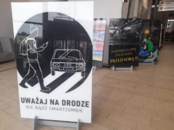 „Nie bądź SmartZombie”. Uważaj na drodze