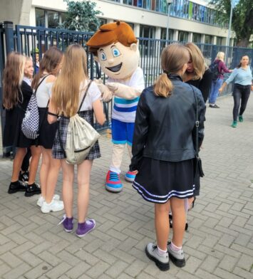 Bezpieczna droga do szkoły – MPK Wrocław ruszyło z kampanią edukacyjną dla wrocławskich uczniów