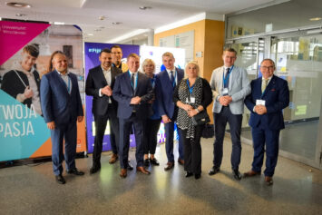 Absolwenci politologii Uniwersytetu Wrocławskiego wspierają uczelnię i studentów