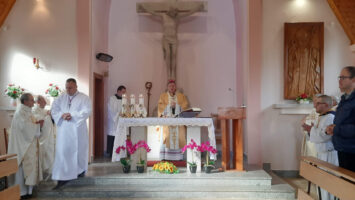 Uroczystość Wszystkich Świętych na cmentarzu parafialnym w Siechnicach