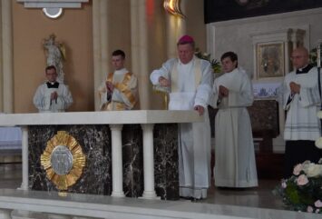 Abp Kupny: Bóg zawsze chce być blisko człowieka  