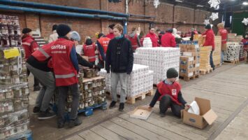 Caritas: 1600 paczek dla seniorów