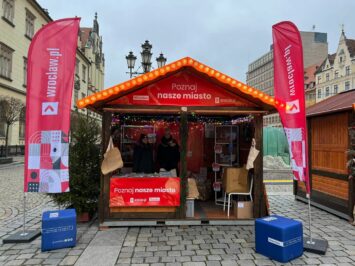 Być jak japońscy kibice na mundialu – Ekosystem uczy mieszkańców w czasie Jarmarku Bożonarodzeniowego