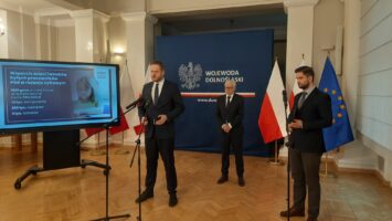 27 tysięcy czwartoklasistów z Dolnego Śląska otrzyma laptopy 