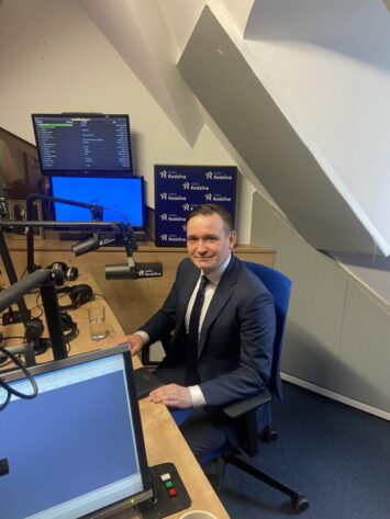 M.Jaros: Państwo i samorząd muszą natychmiast zająć się Volvo, 1,5 tys. osób straci pracę