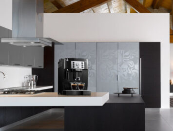 Ekspresy ciśnieniowe DeLonghi – jaki model do 2500 zł wybrać?