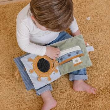 Zobacz nasze propozycje na wspierające rozwój prezenty i zabawki dla niemowlaka.