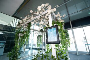 Festiwal Kwiatów z Zamku Książ przyleciał na  lotnisko