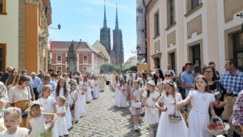 Wierni o Bożym Ciele: Wychodzimy na ulicę pokazać naszą wiarę