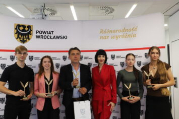 Zarząd Powiatu Wrocławskiego przekazał 100 tysięcy złotych na nagrody dla najlepszych sportowców