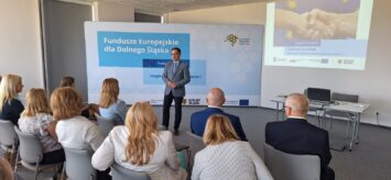 Podpisano pierwsze umowy w ramach Funduszy Europejskich dla Powiatowych Urzędów Pracy