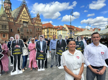 Akcja opozycji „Aleja Milionerów PiS na Dolnym Śląsku”