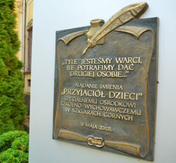 Siła serc i rąk wolontariuszy KGHM – wychowankowie z ośrodka w Szklarach przeprowadzili się do nowej siedziby