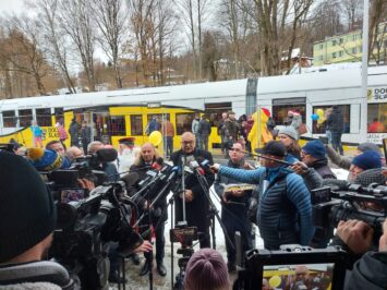 Kolej wraca do Świeradowa-Zdroju po prawie trzech dekadach! Pasażerów w góry zawiozą nowoczesne szynobusy KD