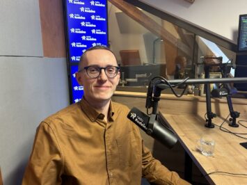 Naukowiec z Politechniki Wrocławskiej bada jaskinie i kratery na księżycu