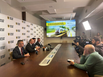 330 milionów złotych dla Kolei Dolnośląskich “Rozważamy piętrowe pociągi”