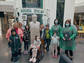 <strong>USK we Wrocławiu wraz z małymi pacjentami celebruje Dzień Ziemi 2024 – ruszyła unikalna galeria sztuki</strong>