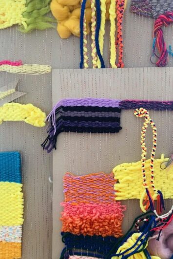 Warsztaty i wystawa ,,Nasze drogi. Nić, abstrakcja, tkanina”.