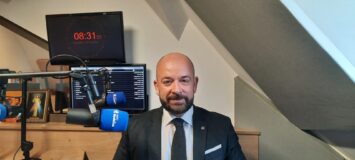 Jacek Sutryk: Nie polecam nikomu walki z krzyżem