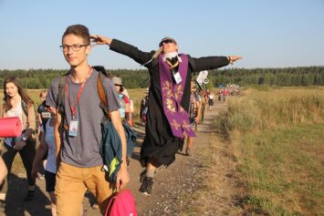 Jak przygotować się do pielgrzymki? Ks. Bartłomiej Kot radzi