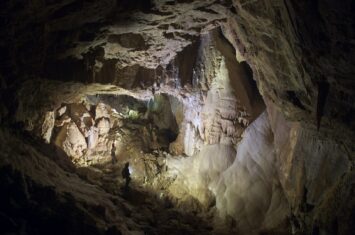 Rozpoczęto budowę nowej trasy turystycznej w tzw. „Partiach Mastodonta” – KGHM CUPRUM zaangażowany w prace w Jaskini Niedźwiedziej