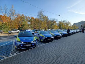 Flota dolnośląskiej Policji powiększyła się o 12 nowych pojazdów