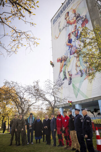 „Dziękuję” na wieżowcu dla służb i wolontariuszy