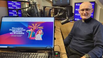 Ks. Piotr Rozpędowski: Kościół jest z młodymi