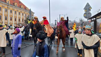 Wrocławski Orszak Trzech Króli 2025: Królowie się kłaniają, pielgrzymi idą z nadzieją