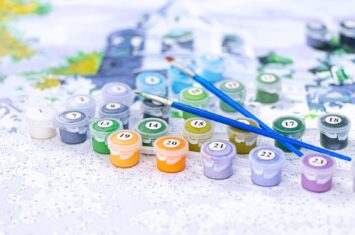 Idealny pomysł na rodzinne spotkanie? Malowanie po numerach!