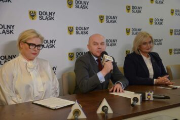 Dofinansowanie dla klubów seniora na inicjatywy międzypokoleniowe