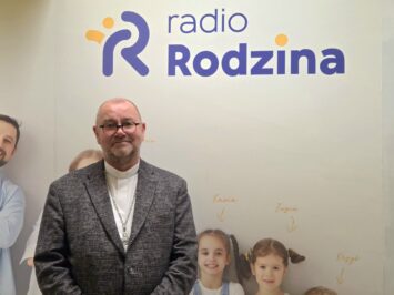 Ks. bp Waldemar Pytel: Nic nas tak nie łączy, jak Krzyż i pusty grób