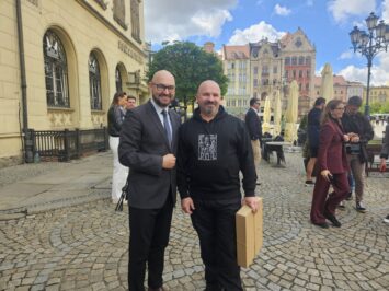 4-latek sam w autobusie – wzorowa reakcja pana Ryszarda, kierowcy MPK Wrocław