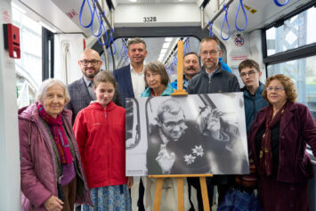 „Tramwaj słów” — MPK Wrocław nadało imię Stanisława Dróżdża pojazdowi. Hołd dla poety konkretu