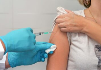 Eksperci USK we Wrocławiu ostrzegają: WZW A nie robi sobie wakacji – zaszczep się i myj ręce