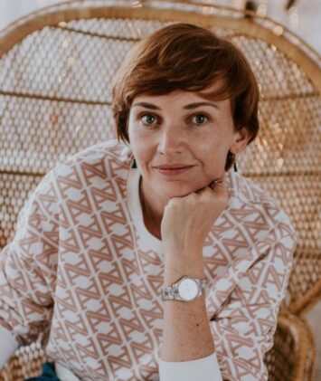 Jak wspierać nastolatków i siebie w nowym roku szkolnym? Rozmowa z Jowitą Wowczak – edukatorką i nauczycielką uważności