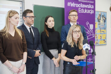 Wrocław uruchamia program „Zdalny Psycholog”. Ponad 100 placówek w pilotażu