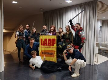 Film „LARP. Miłość, Trolle i inne questy” jest jak ciepły kocyk na jesień