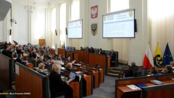 Czy w dolnośląskim PiS trwa wojna frakcji? Odchodzi radny Sejmiku Paweł Kura