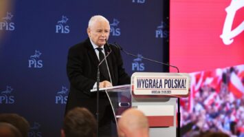 „Trzęsienie ziemi” w dolnośląskim PiS. Wykluczeni radni odpowiadają oświadczeniem