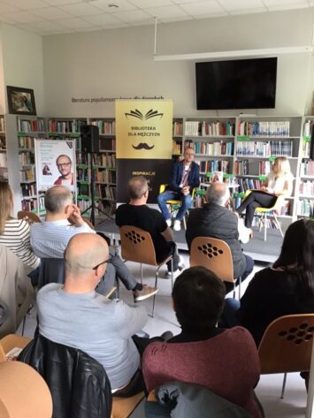 Biblioteka nie tylko dla kobiet – projekt, który otworzył drzwi mężczyznom