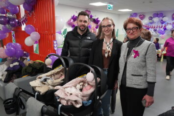 Jak rosną „mali wojownicy”? W USK we Wrocławiu o długiej drodze wcześniaków i wsparciu rodzin