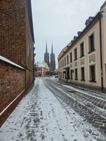 Ostrzerzenie IMGW dla Wrocławia i Dolnego Śląska. Marznące opady i gołoledź tej nocy